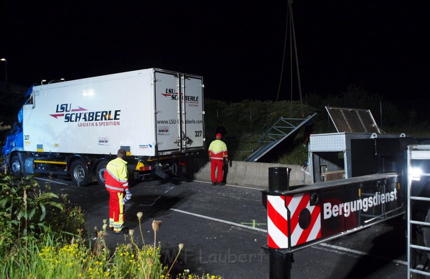 Einsatz BF Koeln PEINGEKLEMMT in Leverkusen P304.JPG